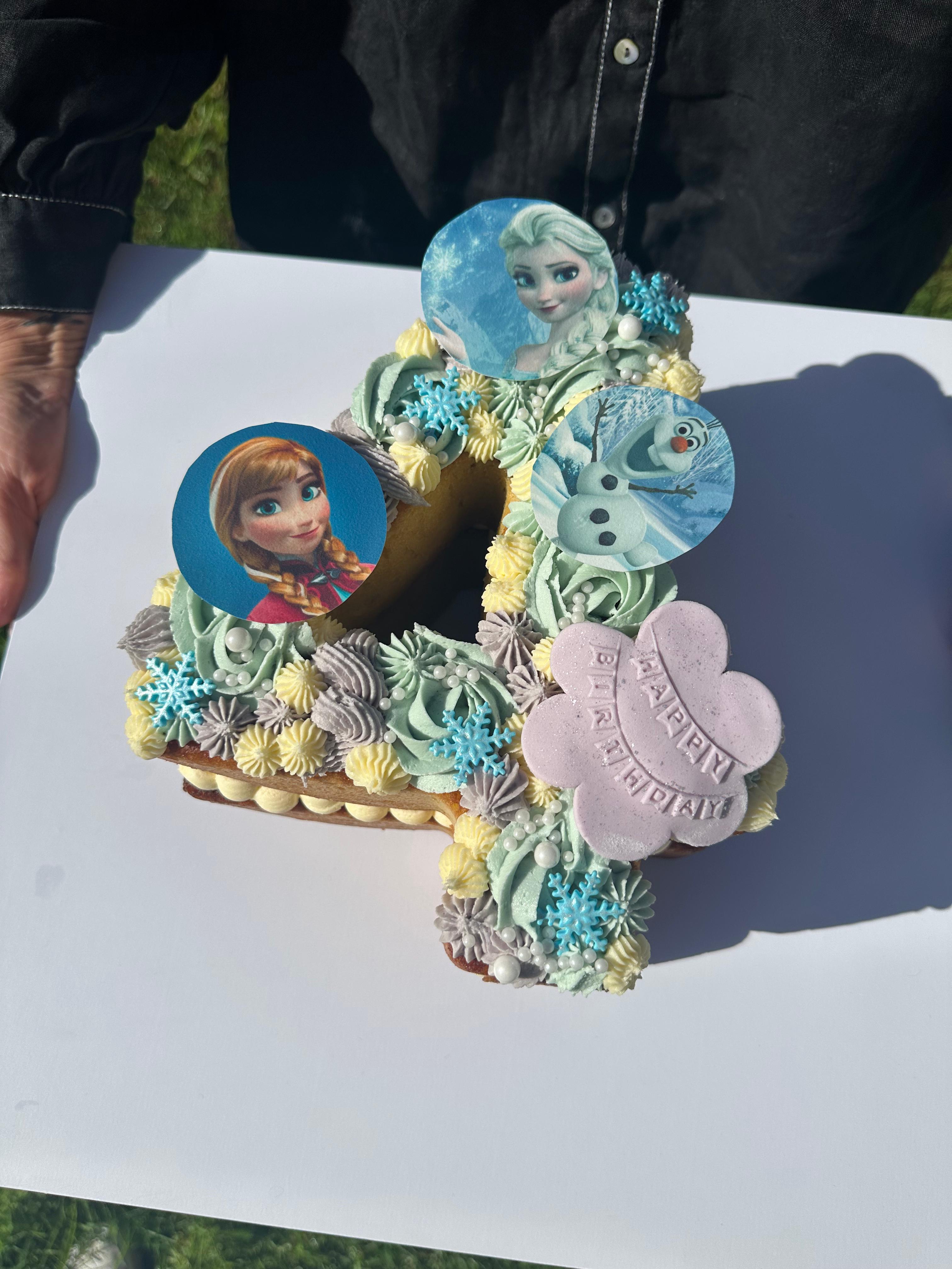 Custom cake Auckland – elegant bespoke design